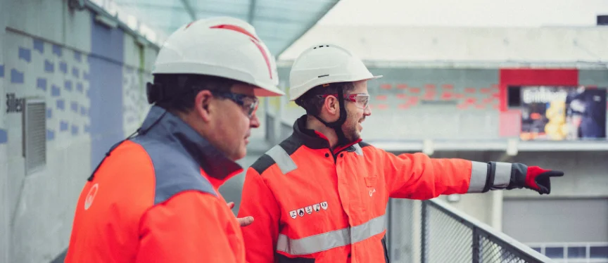 Veolia workers pointing right